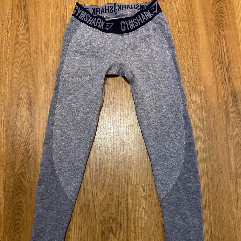 Gym shark leggings